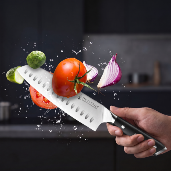 Cutit Santoku Profesional Decatails, Otel German 1.4116 Premium, 56–58 HRC, Maner Lemn Natural Abanos, Ascutire Manuala 15°